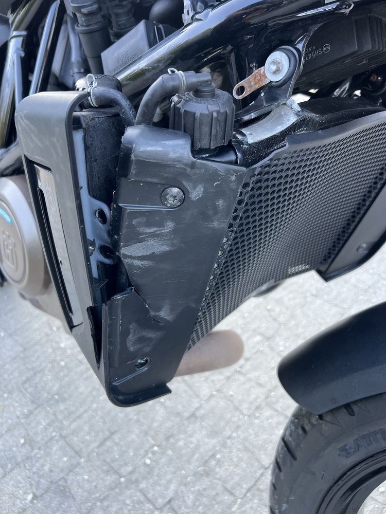 Husqvarna Svartpilen 701 ! Akrapovic ! Vitpilen