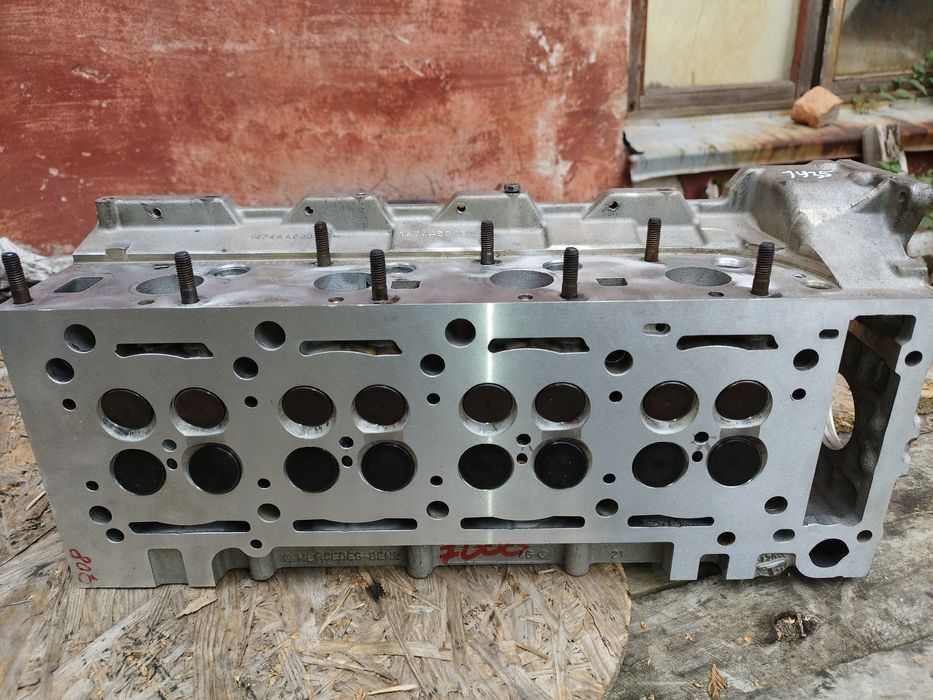 Головка блока цилиндров (ГБЦ) A6110105020 Mercedes W203 2.2 CDi