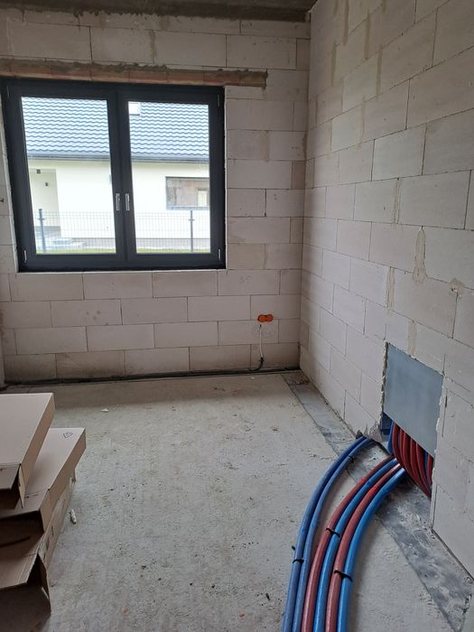 Usługi elektryczne – KinMar Construction | Profesjonalny elektryk