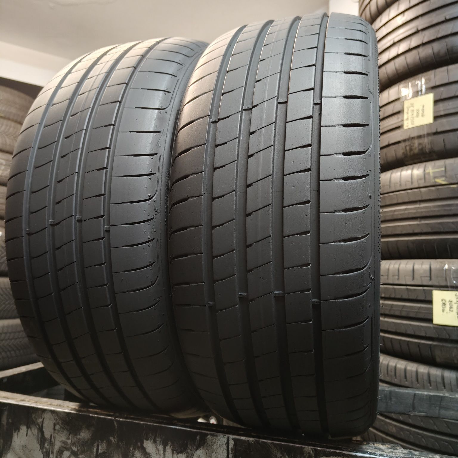 225/40/19 XL Sprzedam parę opon letnich Goodyear