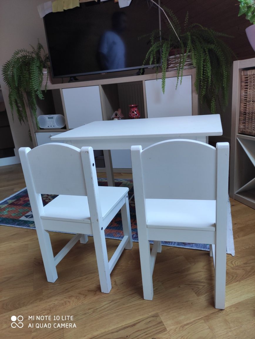 Stół z krzesłami dla dzieci IKEA