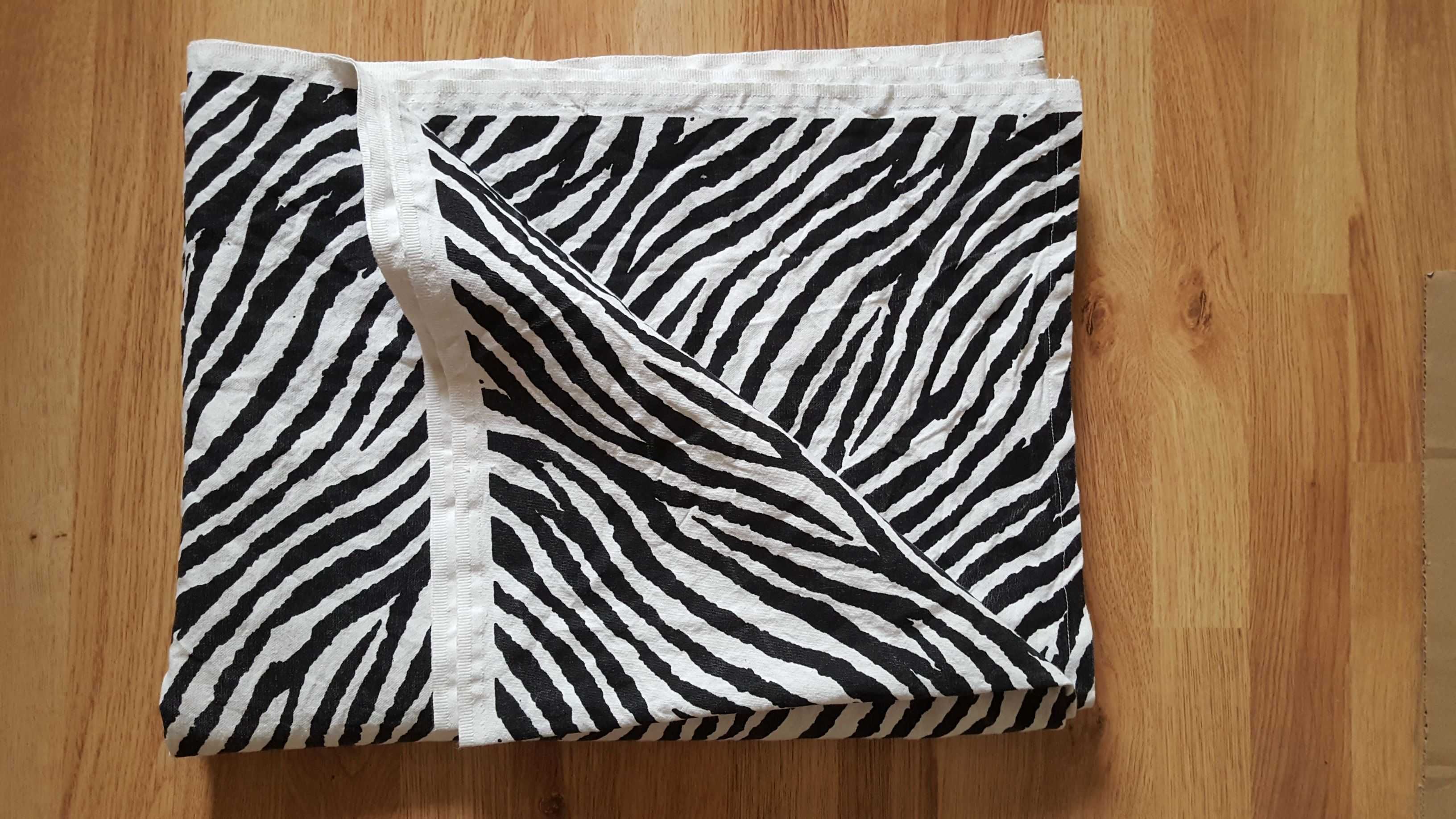 Narzuta czarno biała zebra 102x158 cm na łóżko dziecka