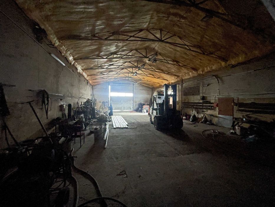 Wynajmę halę 380m2.