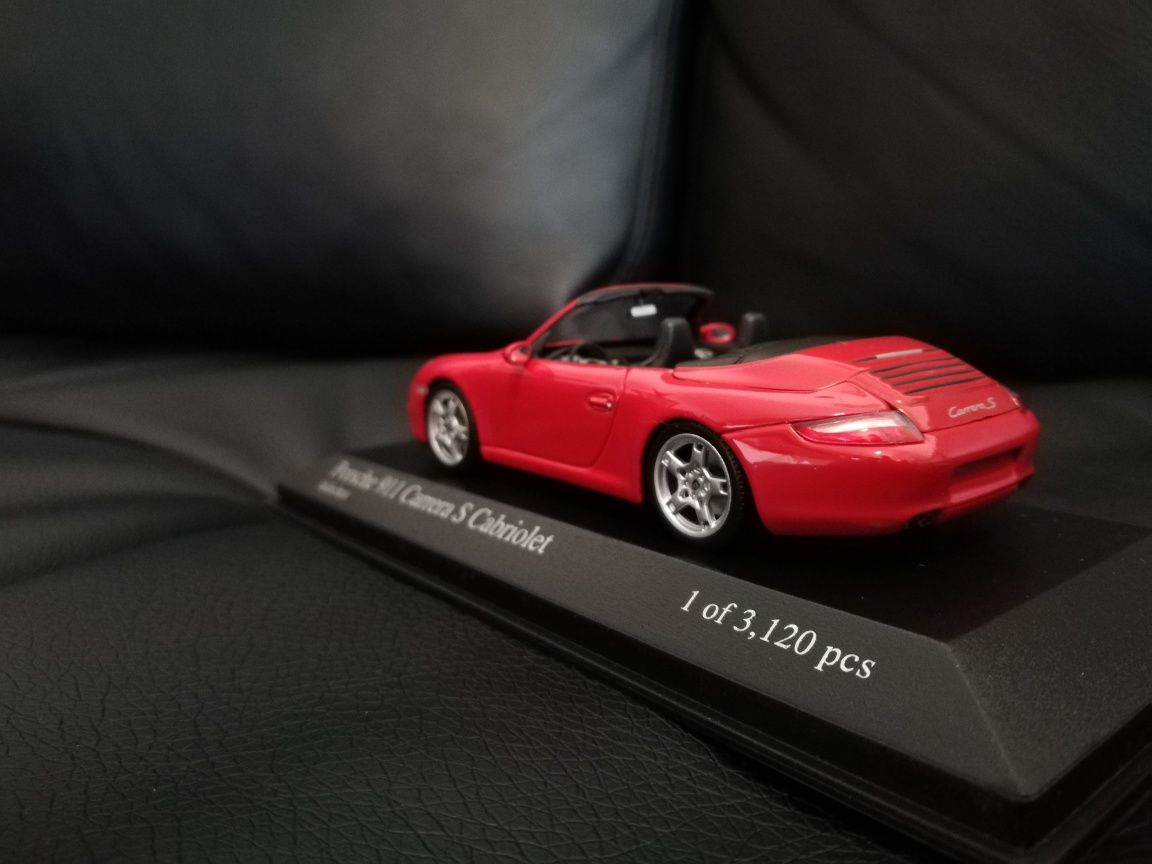 Porsche 911 Carrera s Minichamps