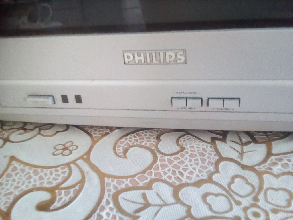 Телевизор PHILIPS 21РТ1727 с приставкой