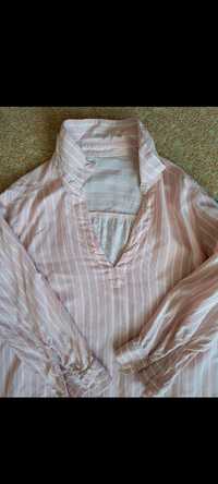 różowa koszula w paski