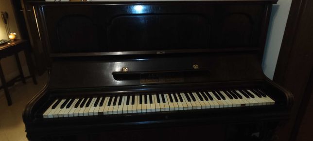 pianino  f-my Duysen z 1878 roku