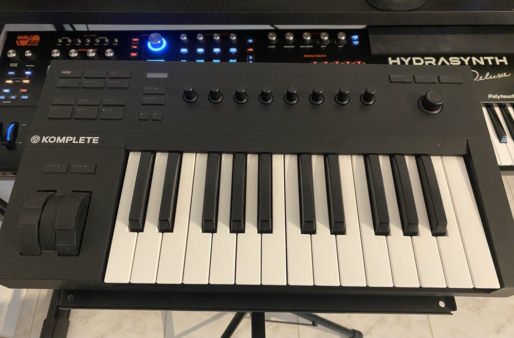 Komplete Kontrol A25