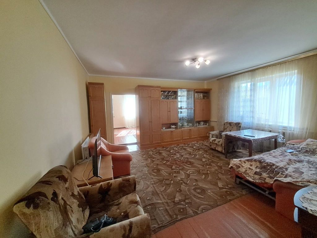 Продаж будинку у місті з ділянкою 10 с