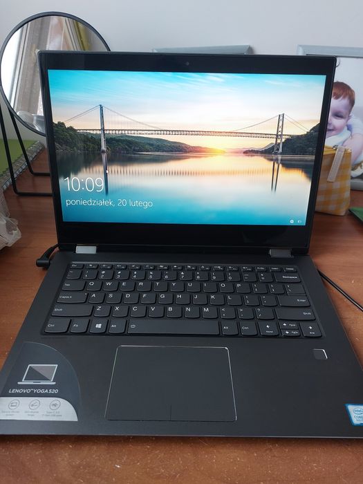 Laptop LENOVO YOGA 520