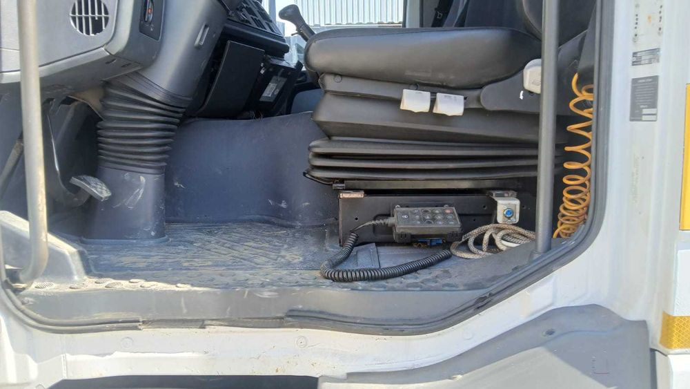 Samochód ciężarowy  laweta mercedes actros