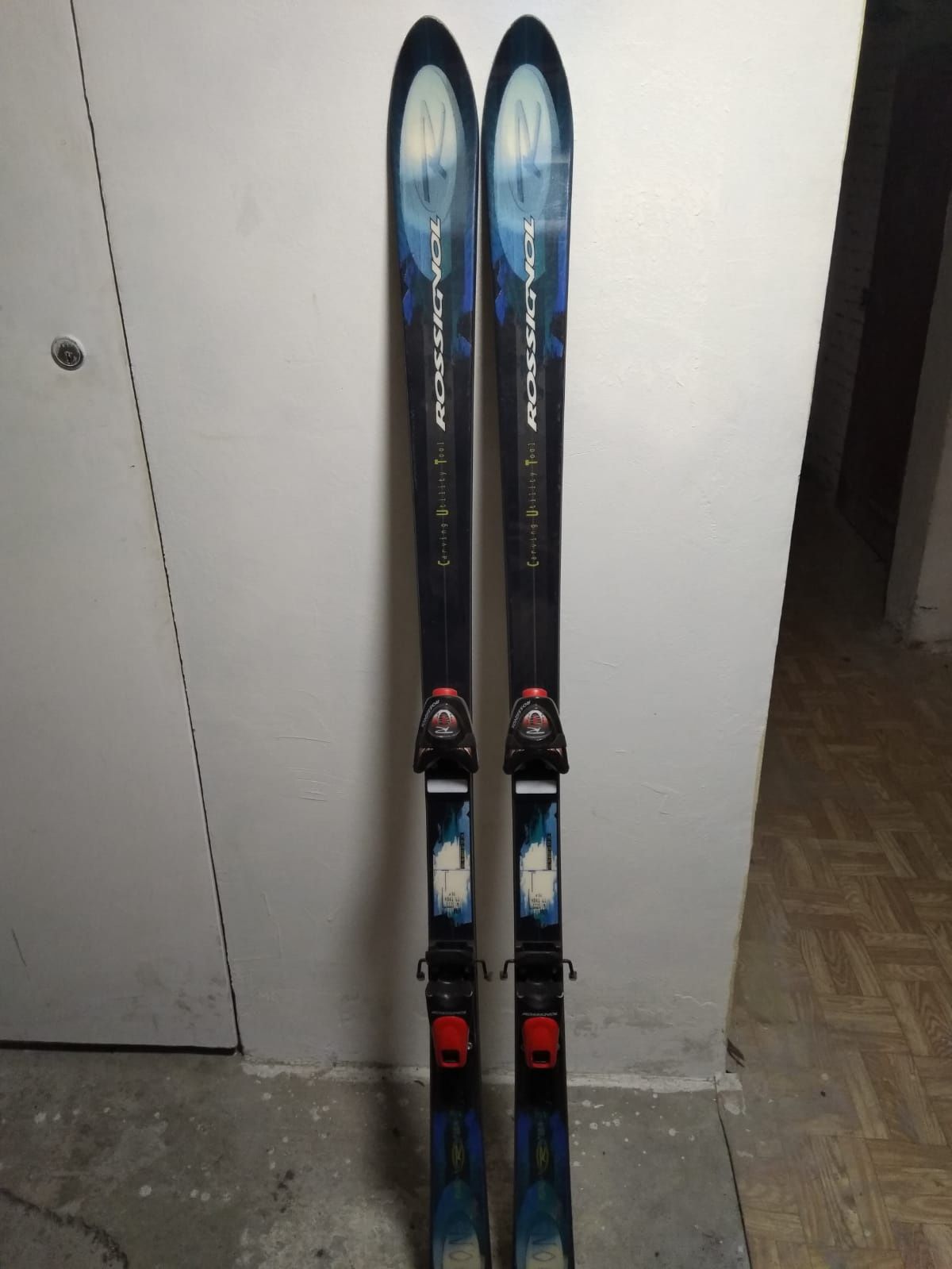 Narty zjazdowe       Rossignol