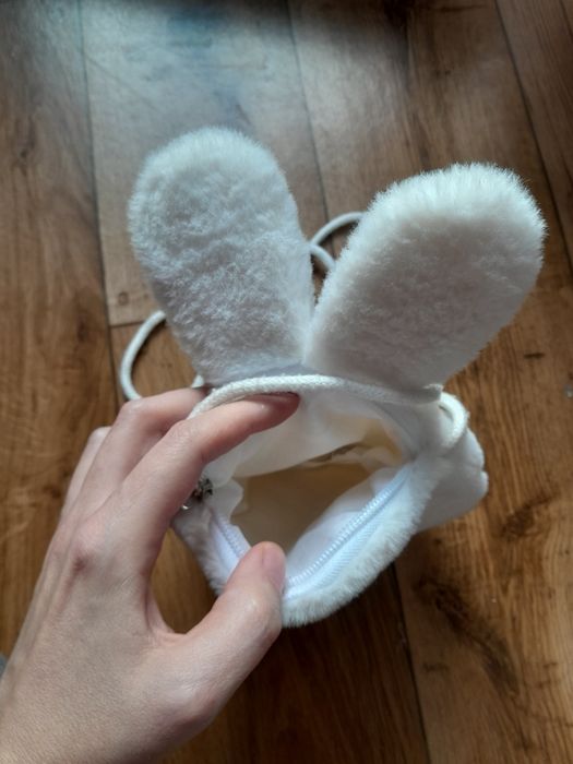 Mała torebka dziewczęca