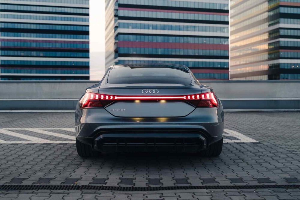 Wynajem Audi e-Tron GT Quattro EV bez kaucji wypożyczalnia samochodów