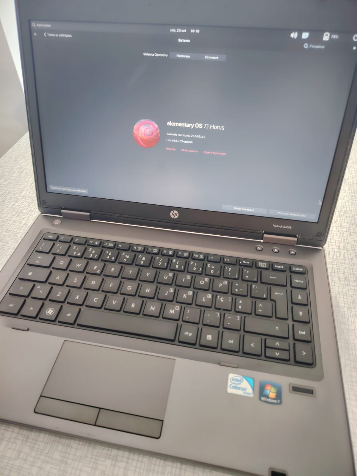 Computador portátil HP com carregador original.

Est