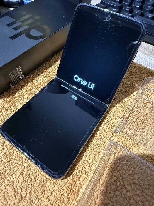 Samsung Galaxy Z Flip 4 Zestaw + Etui OKAZJA