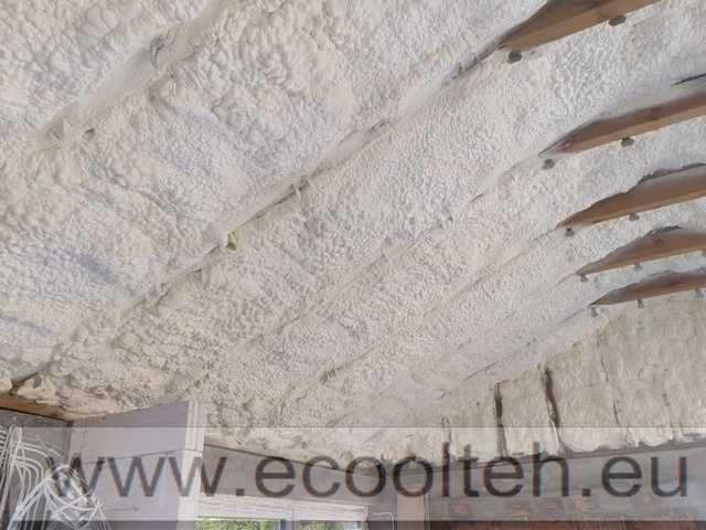 ocieplenia domów, budynków pianą PUR - otwartą i zamkniętą komórką