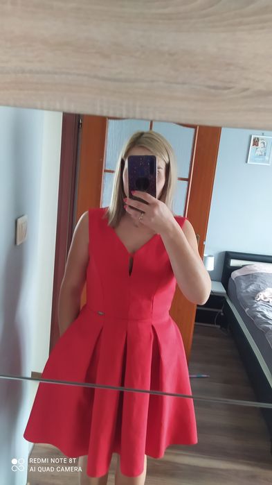Piękna czerwona sukienka