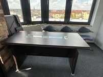 Meble biurowe  , 3 biurka i komoda firmy włoskiej ,,Biale,,