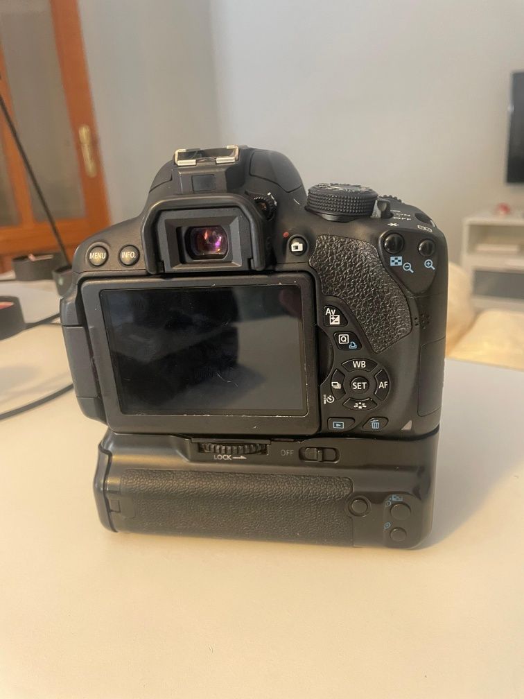 Canon T5i com Grip + 2 Baterias Originais | Excelente Custo-Benefício