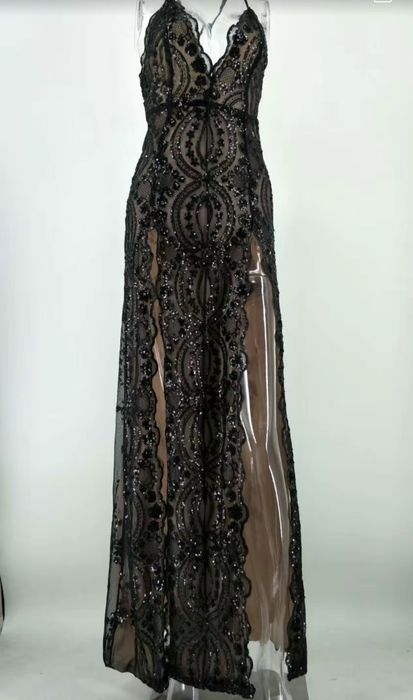 Вечернее платье-сарафан с пайетками