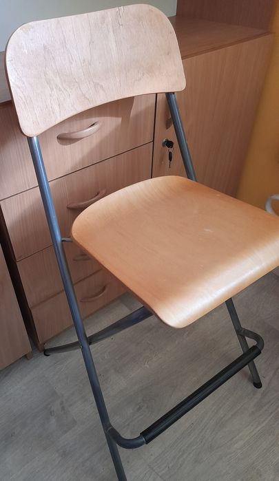 Krzesło barowe drewniane