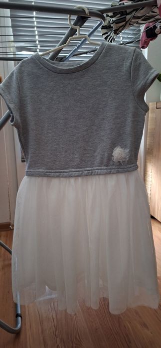 Sukienka z tiulowa spódniczką