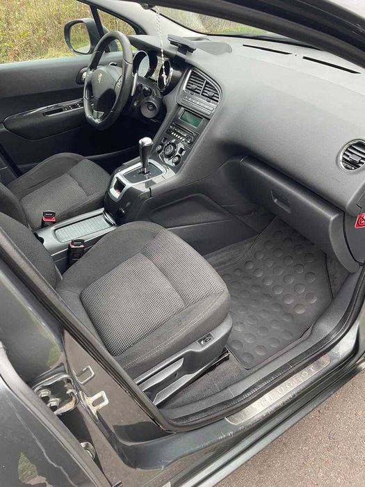 Peugeot 5008 2010рік 1,6 дизель