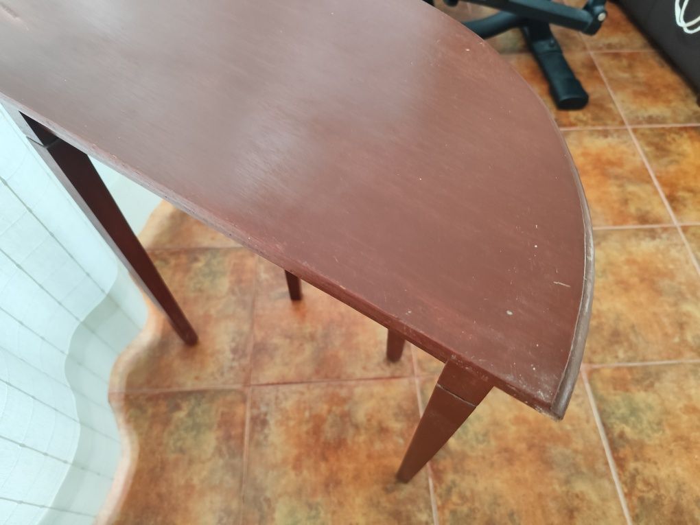 Mesa de apoio de madeira