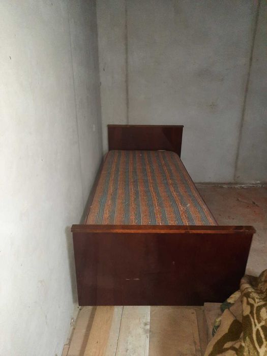 Продам ліжко односпальне