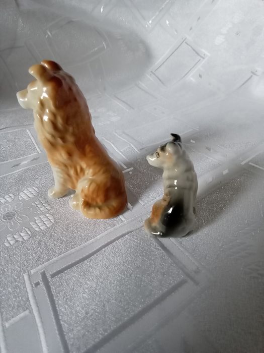 Stare porcelanowe figurki pieski