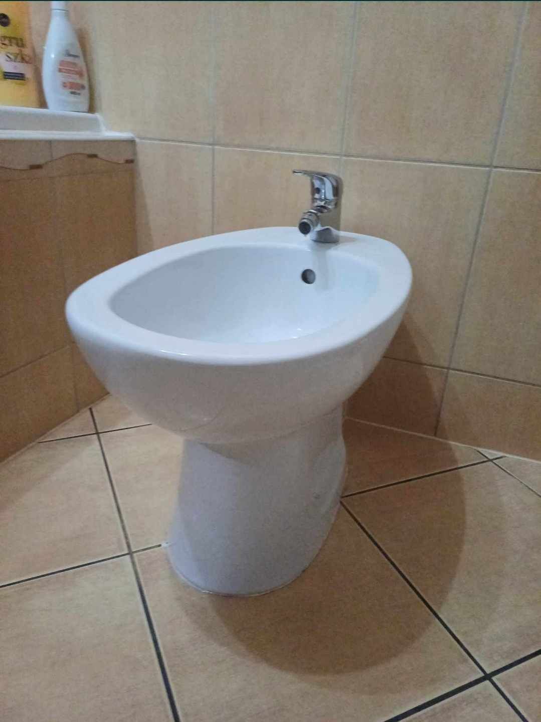Sprzedam bidet cersanit z baterią