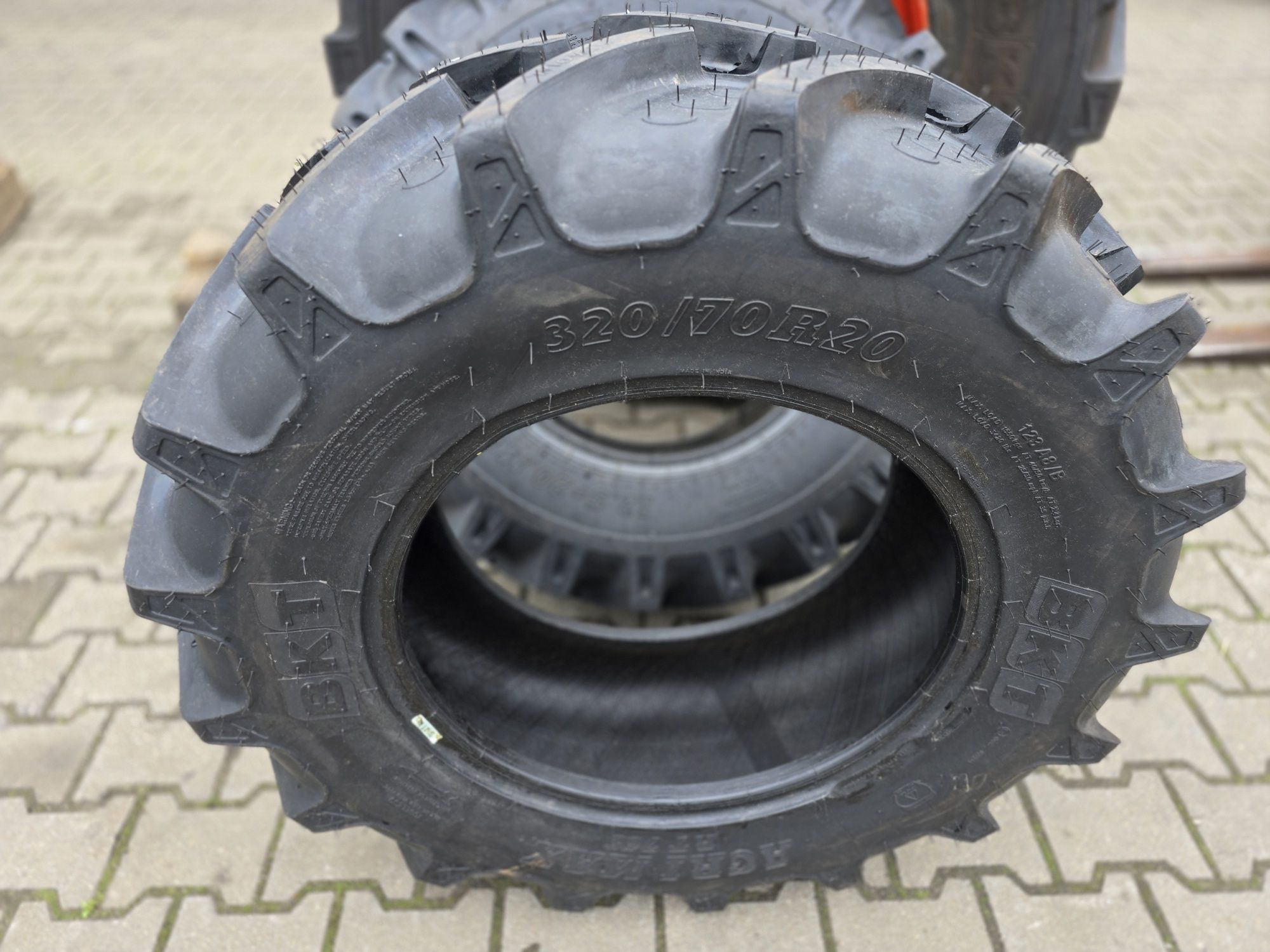 Opona 320/70r20 BKT
