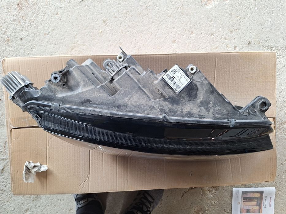 Reflektor przód prawy octavia IV 4 przed lift full led