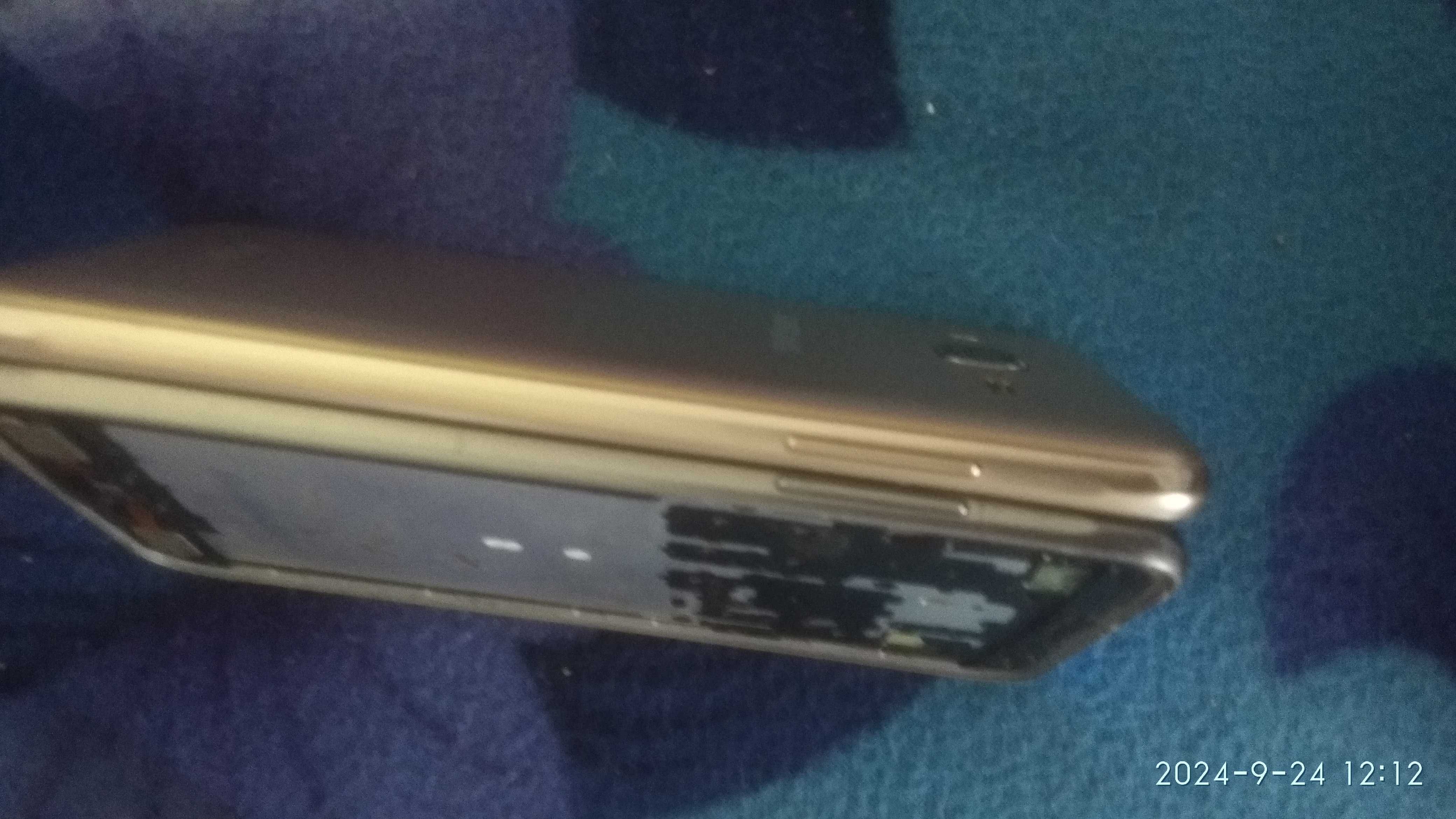 Samsung j3 і в подарунок ще