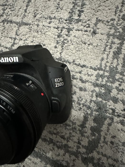 Conjunto camera canon 250d com lente 50mm