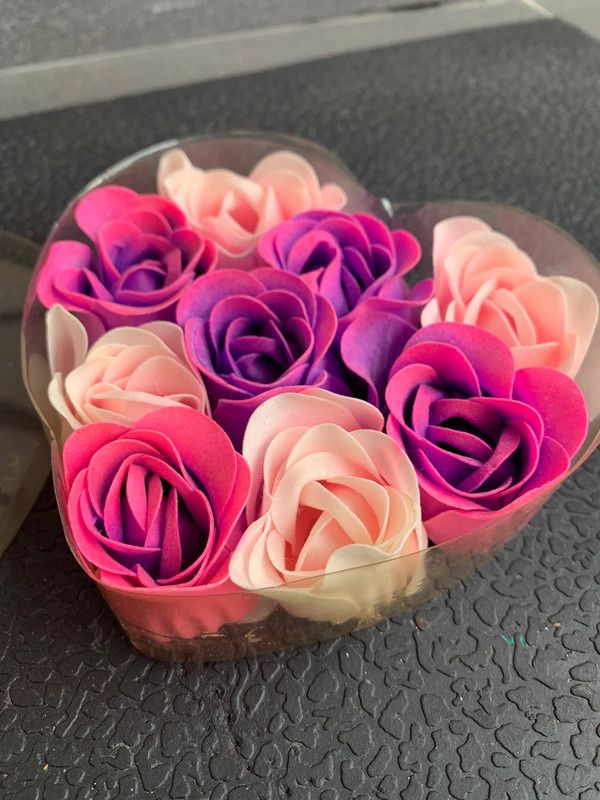 Róże zapachowe pudełko - 9 róż