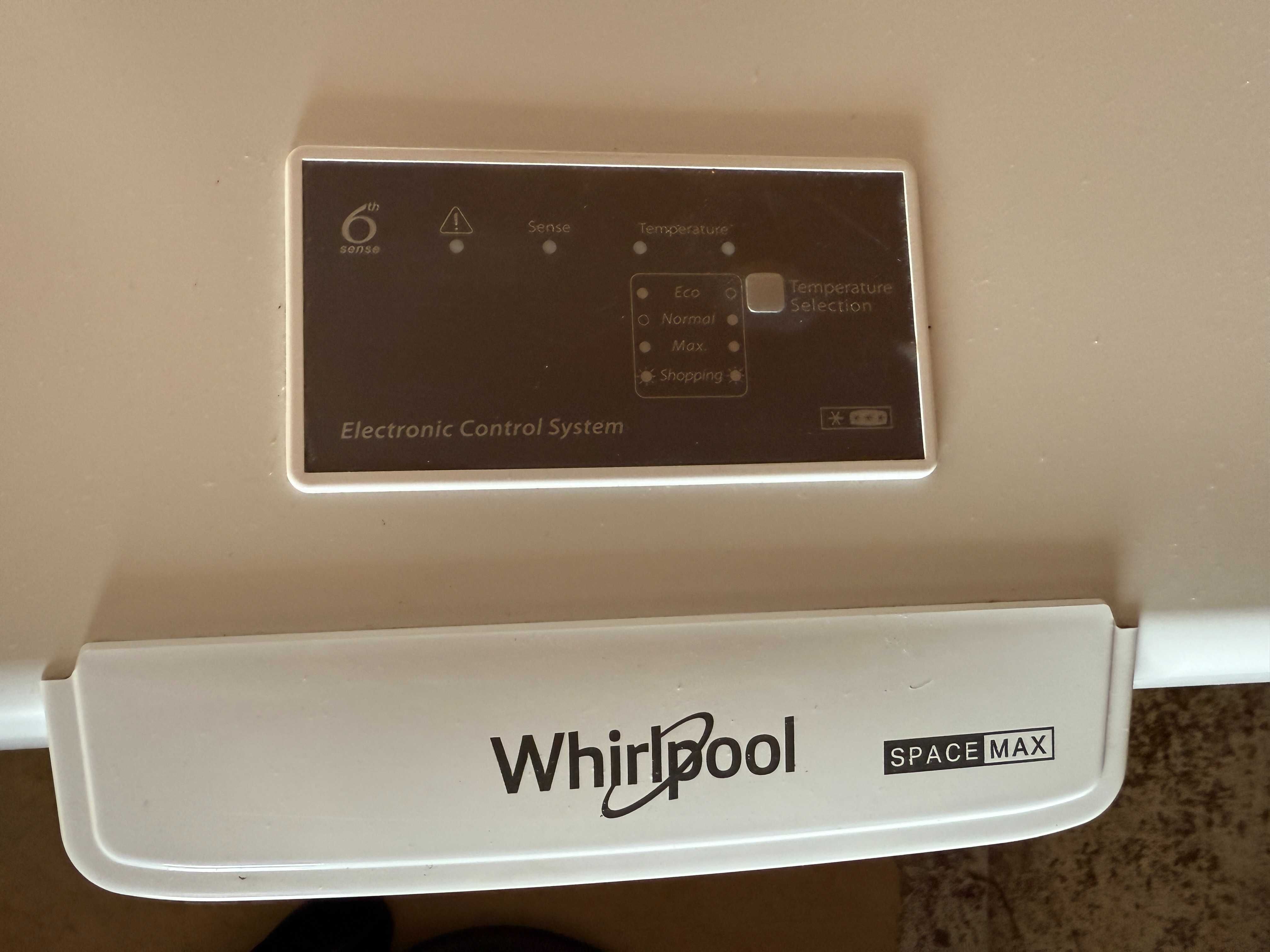 Arca Horizontal Whirlpool WHE22333 4, Como Nova