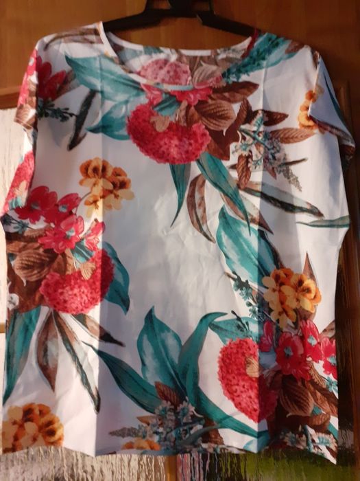 Nowa bluzka w kwiaty rozmiar M