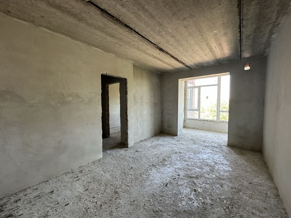 Продам 1 км велику квартиру біля Парку та озера