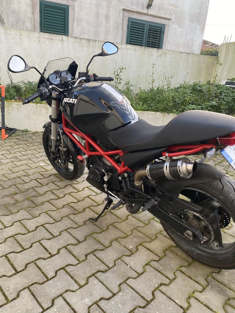 Ducati Monster 695