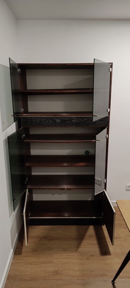 Movel Estante em madeira com portas