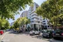 Apartamento T3, com varanda, Rua Ramiro Ferrão - Almada