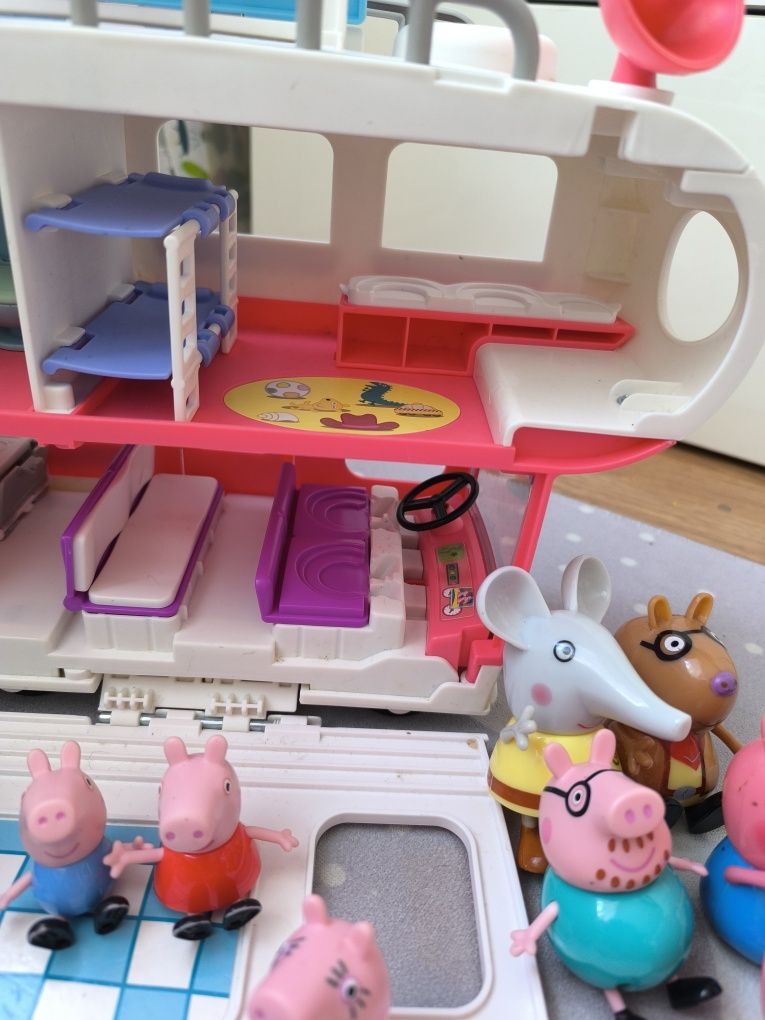 kamper świnka Peppa George auto interaktywne figurki pojazd świnki