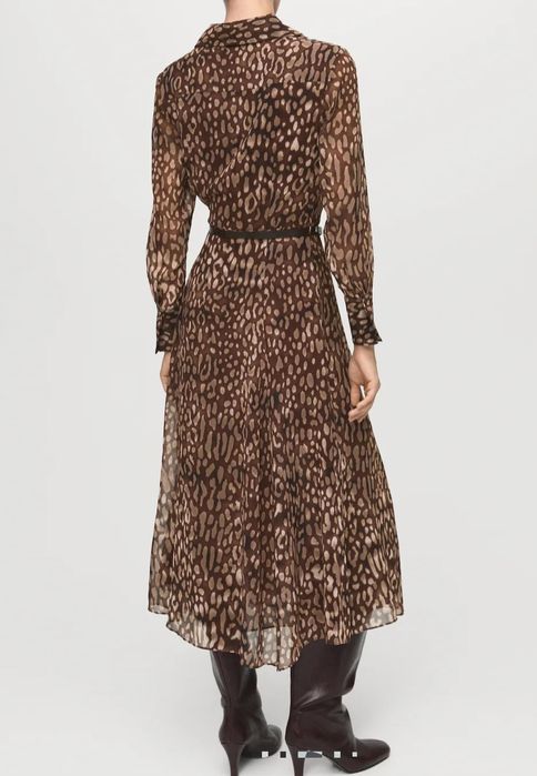 Vestido camiseiro com estampado de leopardo e cinto