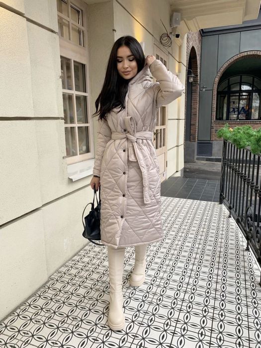 Пальто зимне з поясом тепле чорне беж зима стьобане курточка куртка