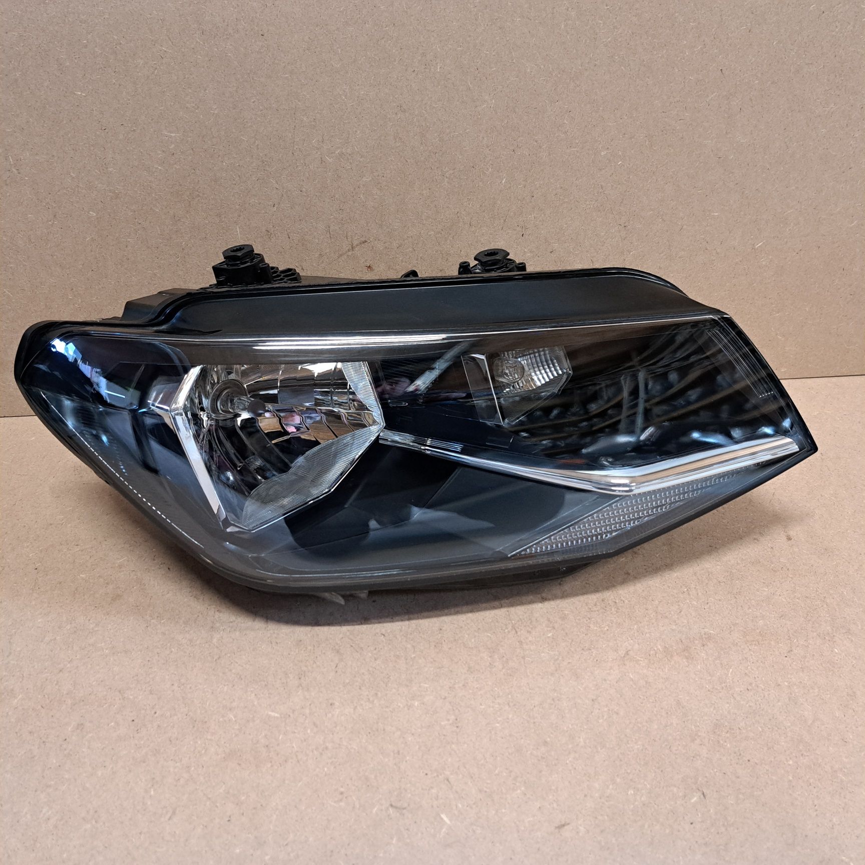 Lampa reflektor volkswagen caddy 2K1 prawy europa