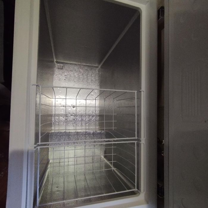 Продам морозильную камеру в отличном состоянии цена  8500 + торг