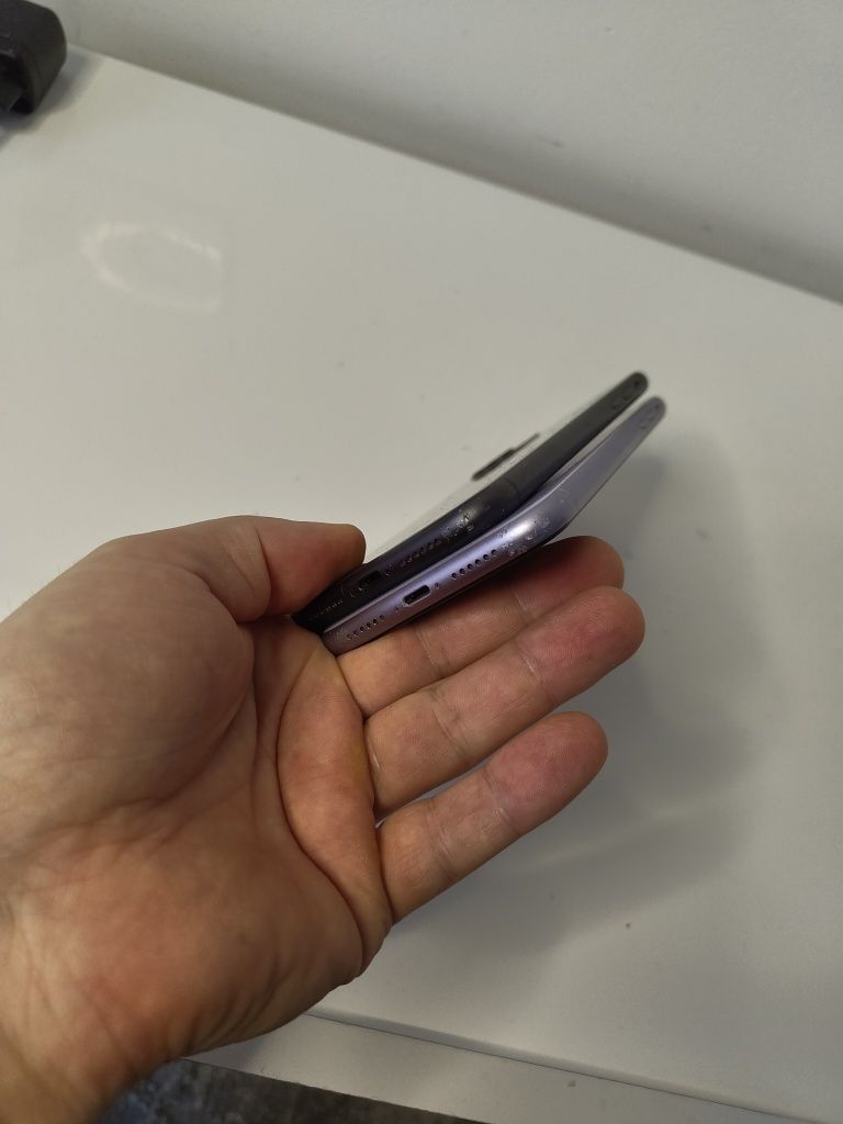 iPhone 11 64 гб телефон заблокований