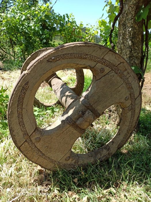 Rodeiro de Carro de Bois Antigo